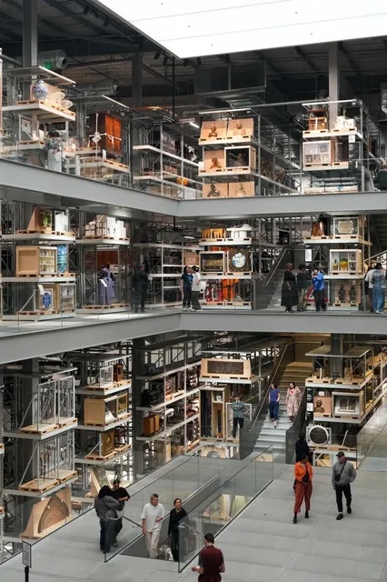 🇬🇧 London's NEW Transparent Museum