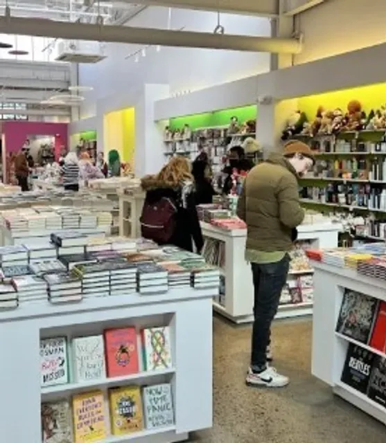 📚 Posman Books - Pittsburgh's Whimsical Wonderland! 🌈