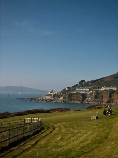 🇬🇧 Exeter’s Coastal Gems: Winter Sun & Snorkeling at Bovisand Beach