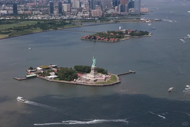 🚁 Helicopter Joyride Over Manhattan | FlyNYON Adventure