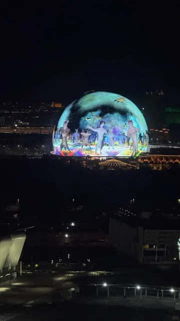 From a Glimpse at CES to Romance at Fontainebleau 💙✨