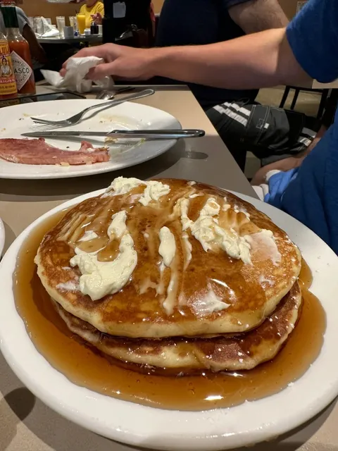 Elly’s Pancake House — The Cute Dutch Baby 🥞
