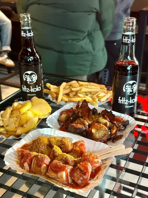 🍖 Germany's Iconic Combo｜Coke & Currywurst Platter, a Berlin Must-Try