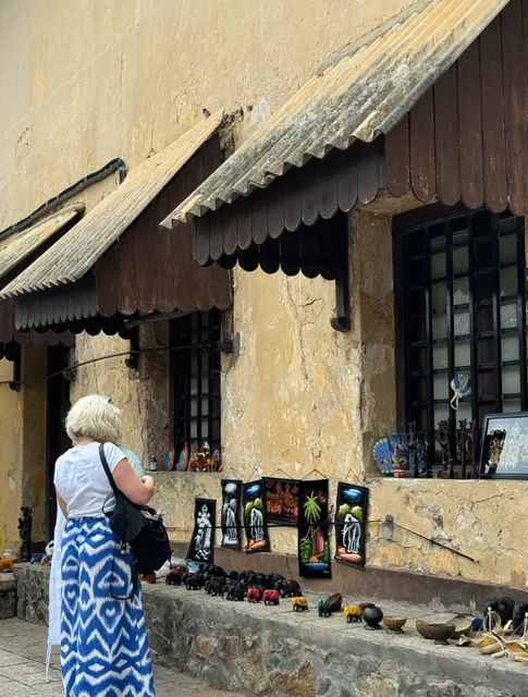 🛍️ Sri Lanka Souvenir Goldmine: Must-Visit Shops in Colombo & Galle
