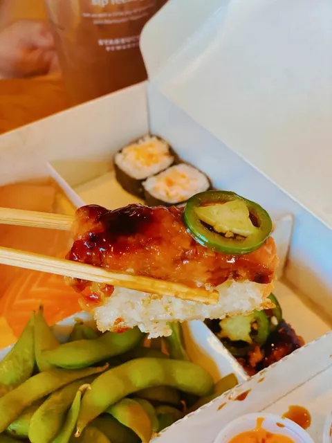 NYC Workers, Gather at This Pickup Sushi Spot! 🍣🏙️