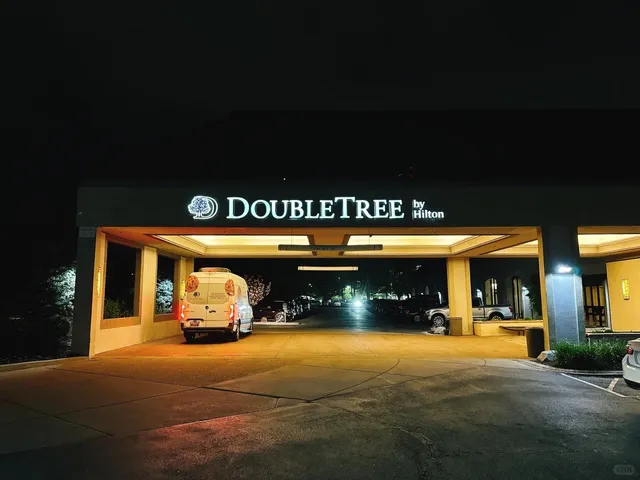 Checking in at DoubleTree by Hilton Hotel Salt Lake City Airport 🏨✈️ 