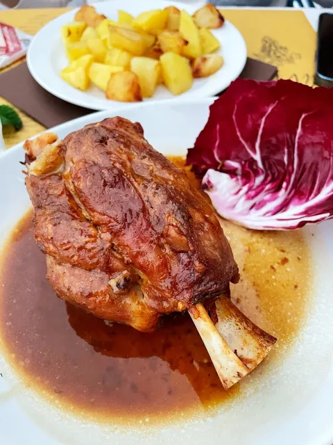 🍖 Ultra Satisfying German Pork Knuckle! 🇩🇪 It's Hard Not to Love It
