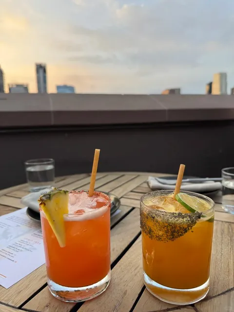 🌅 Rooftop Dining in LA: Sunset Views & Delicious Food 🌮