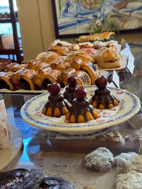 ​​🏴󠁧󠁢󠁳󠁣󠁴󠁿 Right in Edinburgh City Centre! A Must-Visit Bakery 