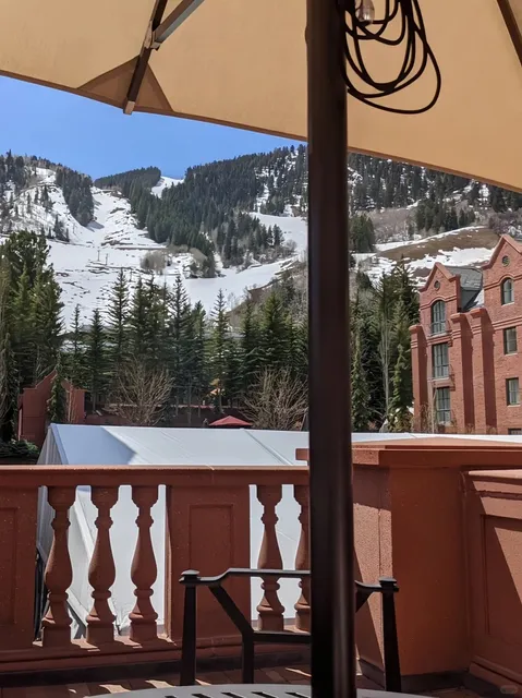 My first stay at this Aspen hotel was truly unforgettable ❤️🏔️