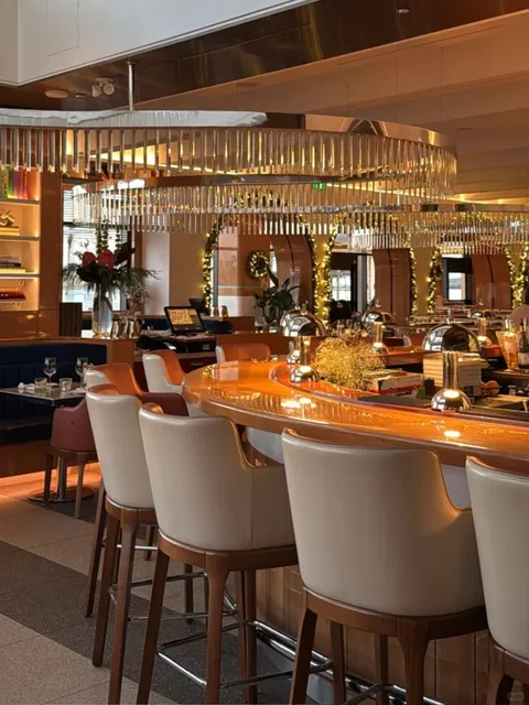 🇨🇦 Halifax's Waterfront Gem: WaterPolo - A Foodie's Delight! 🍽️✨