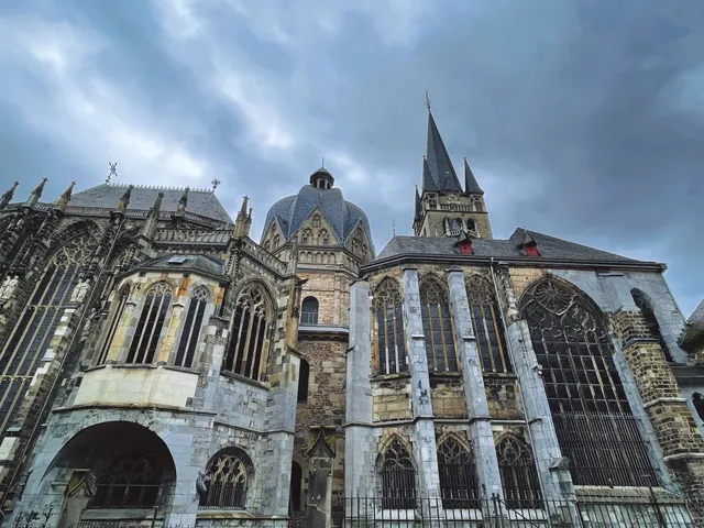Travel Notes | Aachen Cathedral: Charlemagne's Eternal Resting Place ✨