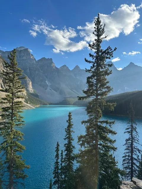 Banff’s Moraine Lake & Lake Louise Guide: How to Conquer the Crowds! 