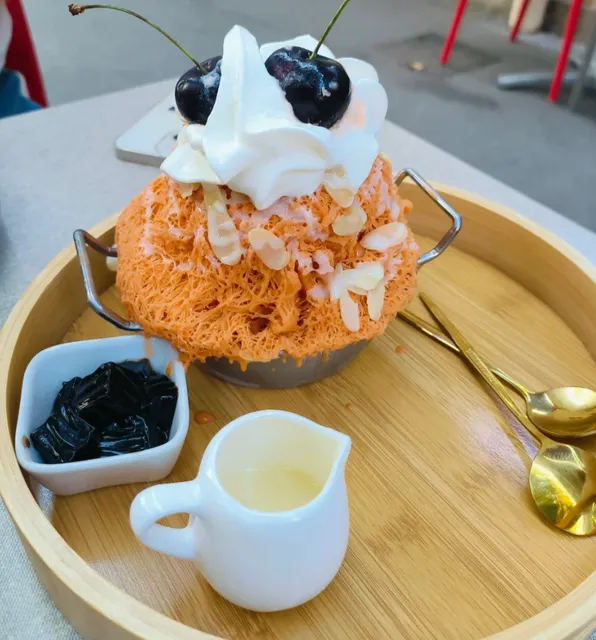 ​​🇫🇷 Lyon Summer Survival Guide: The Ultimate Shaved Ice Tour! 🍧❄️​