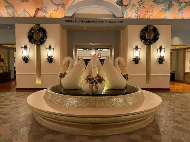 Beat the Crowds at Disney | Walk to EPCOT from Dolphin Hotel 🚶‍♀️