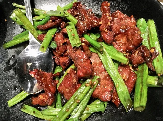 🍽️ PF Chang’s – A Taste of American-Chinese Cuisine! 🐎✨