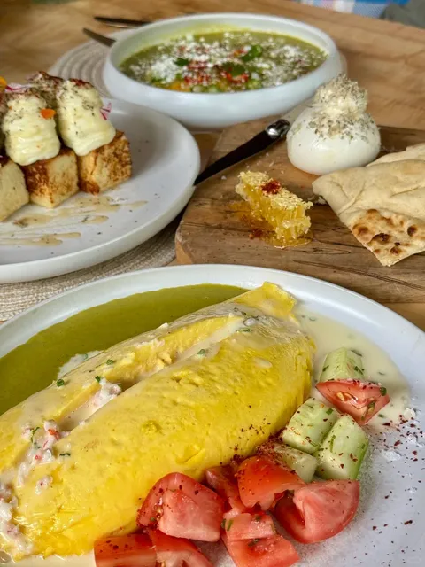 🇨🇦 Hype-Worthy Dining at Casa Madera 💫