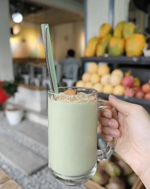 Pokhara's Avocado Smoothie King 🥑