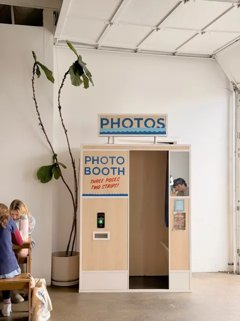 OC｜Surf Shop × Specialty Coffee × Community Hub 🌊☕️