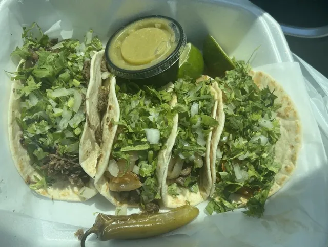 Taqueria La Michoacana: Authentic Street Tacos & Mexican Flavors 