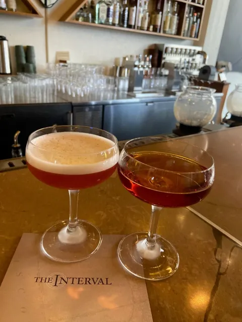 Cool Vibe, Delicious Cocktails & Top-Notch Service! 🍸✨