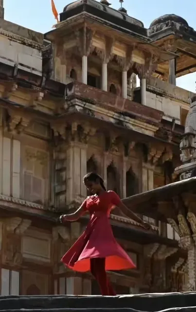  The Hidden Stepwell & A Dancing Goddess