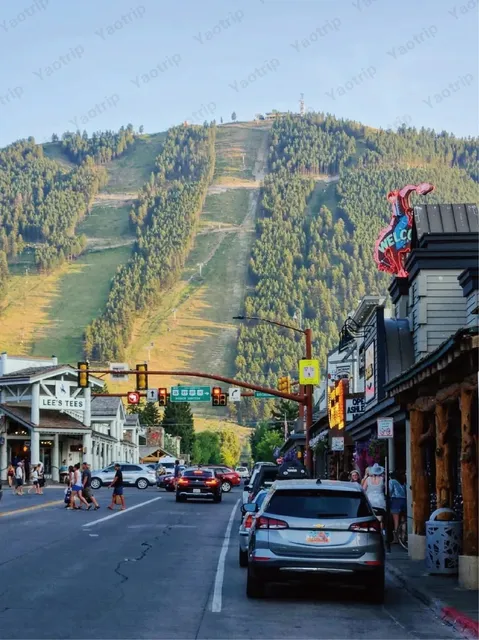 🏰 Jackson Hole: A Wild West Fairytale Town! 🌄🤠