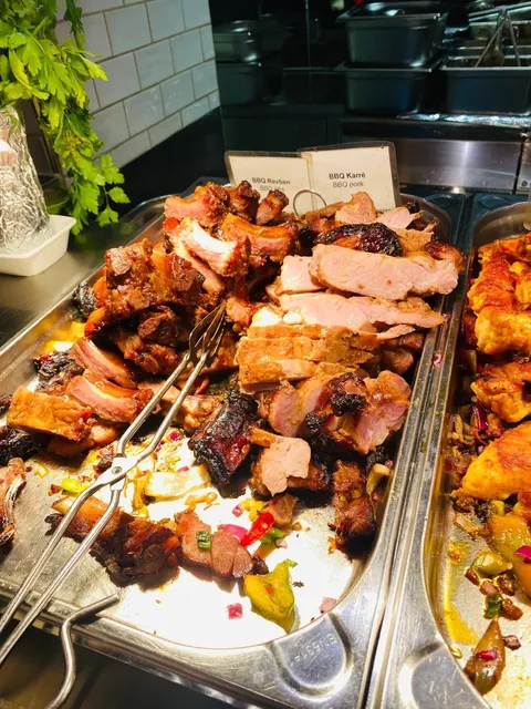 🇸🇪 Stockholm Eats | All-You-Can-Eat Buffet for 165 SEK/Person 🍽️