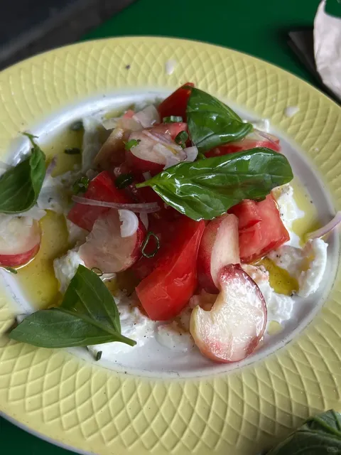 ​​🇬🇧 Towpath: London’s Canal-Side Summer Dream 🍑🌿​​
