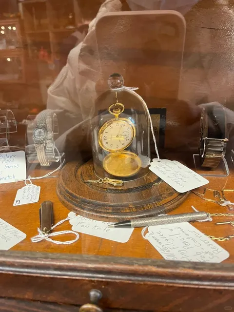 Discovering Goods Vintage in the Italian Market 🌴💎