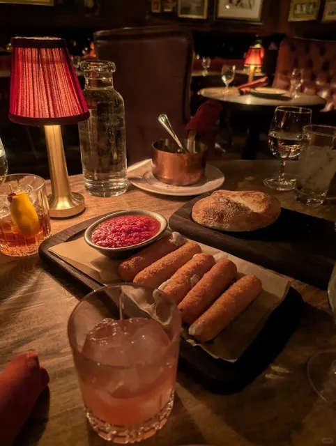 Step into an Italian Retro Film in Chicago 