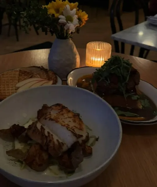 🍷 The Vandal | A Cozy Neighborhood Gem for Discerning Palates 🌿