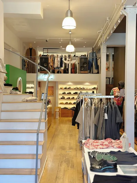 This Boutique Store in LA Is So Fun to Explore  👕👚