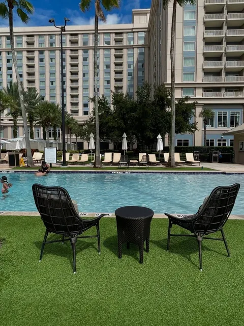 This Orlando Disney Hotel is TOO Convenient! And Affordable! 🏰