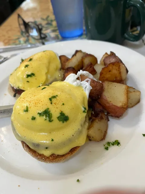 If You Come Here, You Won't Leave Hungry - Amazing Food and Service! 