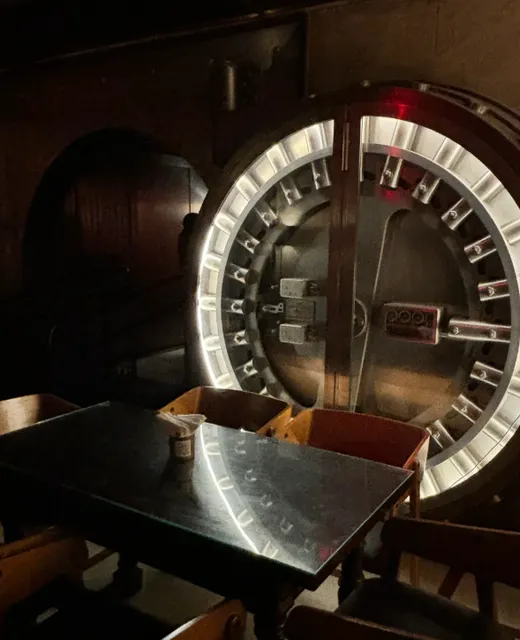 Sao Paulo 🇧🇷 Bar | Drinking in the bank's underground vault