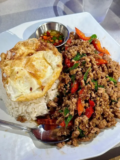 LA 🌴 Kruang Tedd – Delicious Thai Food Open Until 2 AM! 🍛