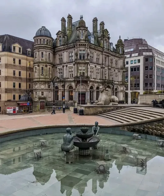 🌆 Birmingham Travel Guide: Where Industry Meets Art in the UK