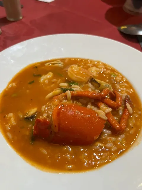 🇬🇧 20-Pound Paella with Lobster? Yes, Please!!!​​