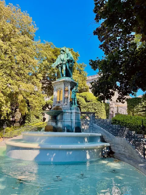 ​​Reading the City | Brussels Citywalk: Bookstores & Green Spaces​​