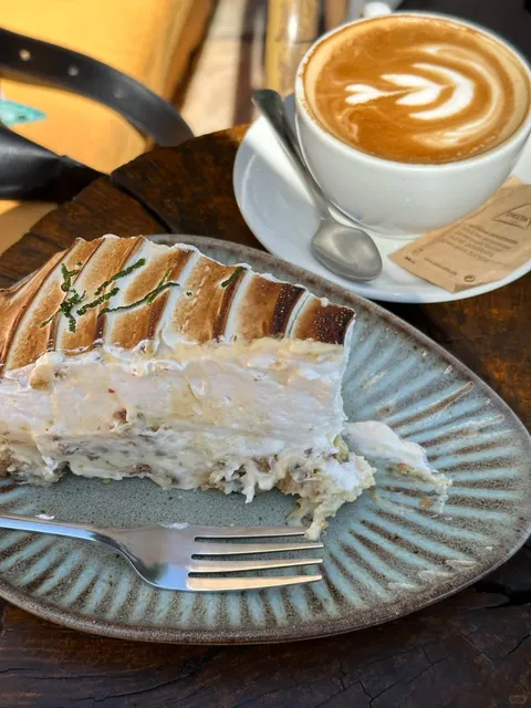 ​​Found the Real-Life Pallet Town in Portugal!!! 🇵🇹🍃​​