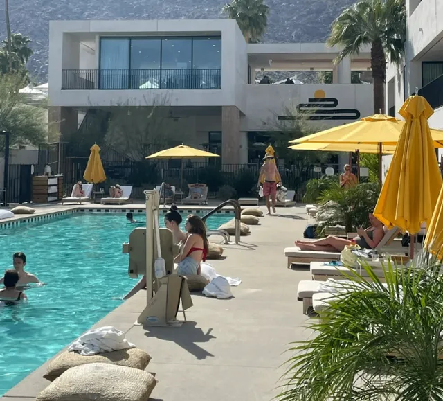 🌴 Palm Springs Weekend Getaway – Desert Vibe Guide!  
