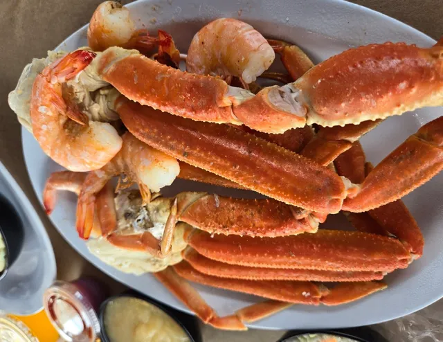 Captain John’s Seafood: Dive into Fresh Catches & Coastal Comfort! 