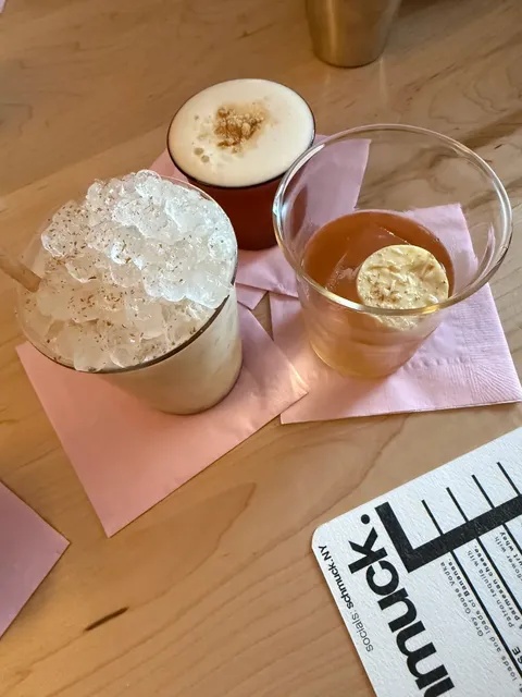 Exploring New York Bars 🌃🍹