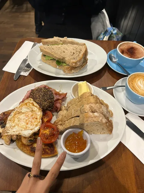 🏴󠁧󠁢󠁳󠁣󠁴󠁿 16 Must-Do Tiny Joys in Edinburgh!