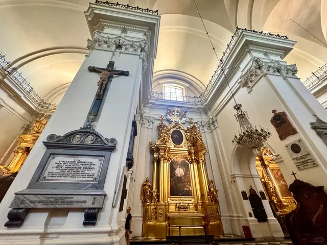 🌄🌴 Saint Cross Church in Page: Arizona’s Hidden Art Sanctuary! 