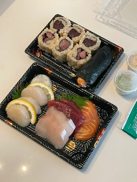 🍣 Pittsburgh Food Find | Beating the Heat with Sushi 😋