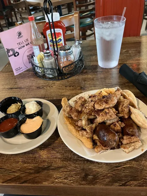 Mulate’s in New Orleans 🐊🍤