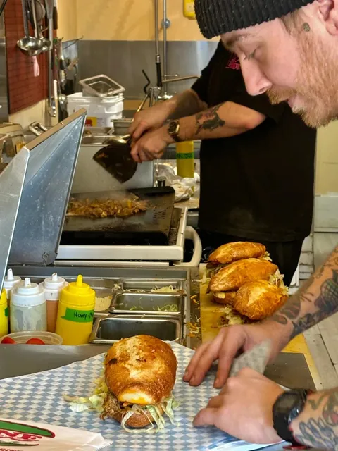 🇨🇦9Toronto Restaurants I’m SO Afraid Will Close Truly Irreplaceable