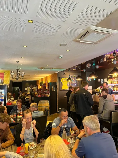 🇫🇷 Sunny Day in Clermont-Ferrand (+ Hidden Chinese Gem!)